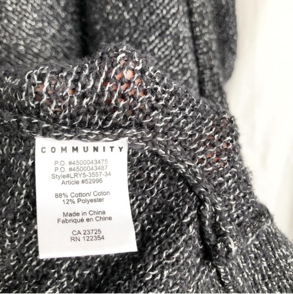 Community black short sleeve knit - Picture 3 of 4